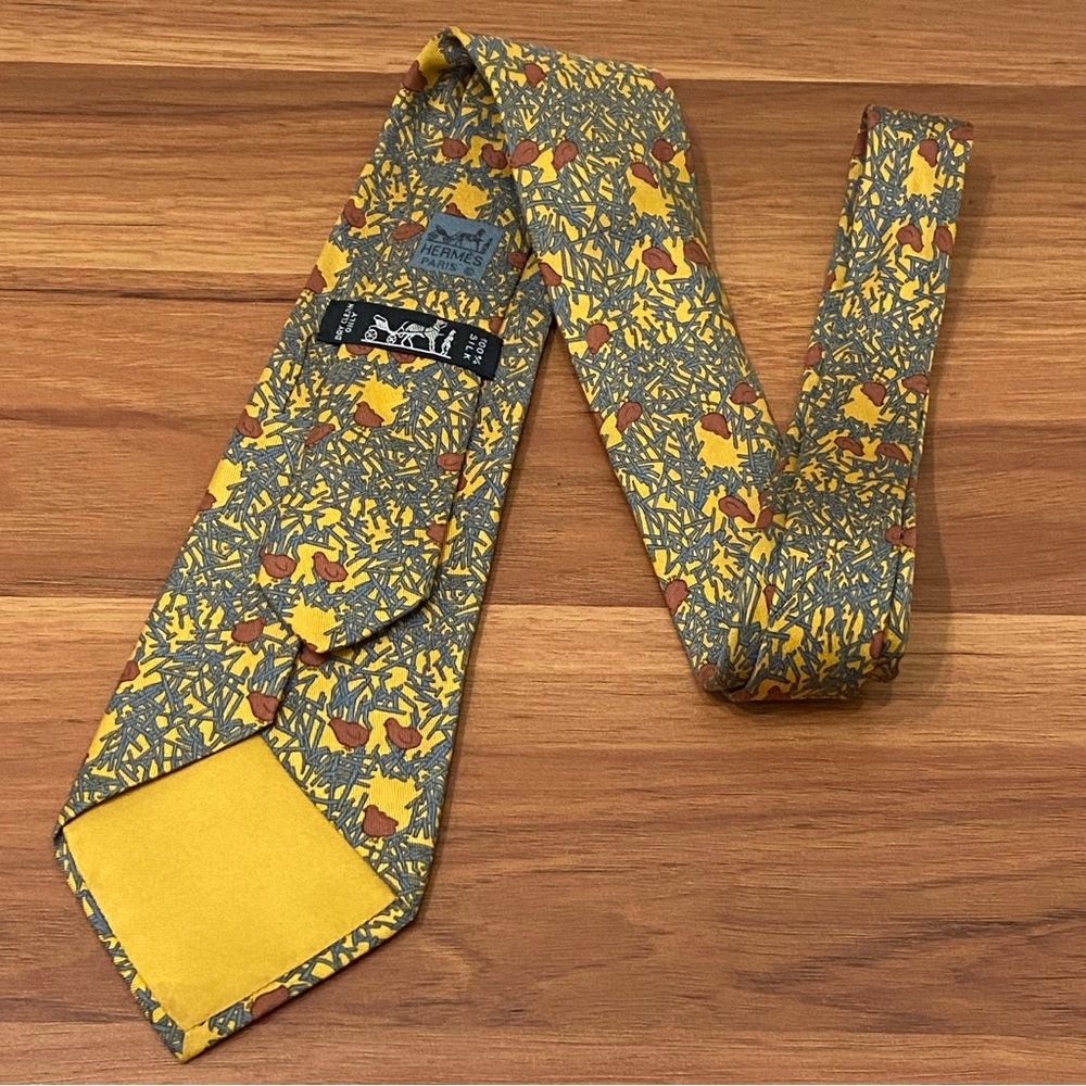 HERMÈS Paris 7364 PA Yellow Blue Quail Bird Chick Straw Print 100% Silk Necktie - Picture 3 of 15